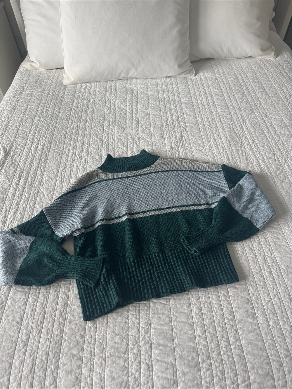Colorblock Mock-Neck Women’s Sweater - Forest Green & Light Gray